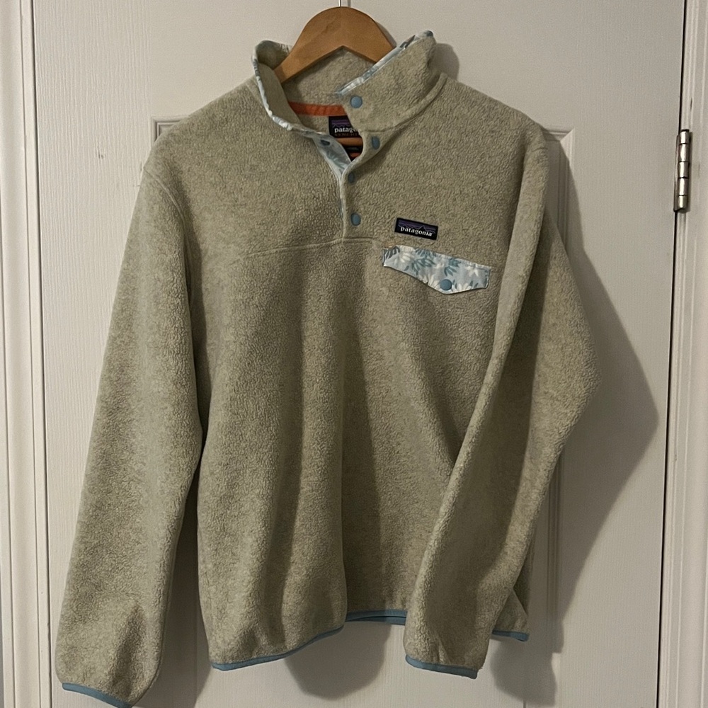 Patagonia Women’s Oatmeal Crewneck Pullover